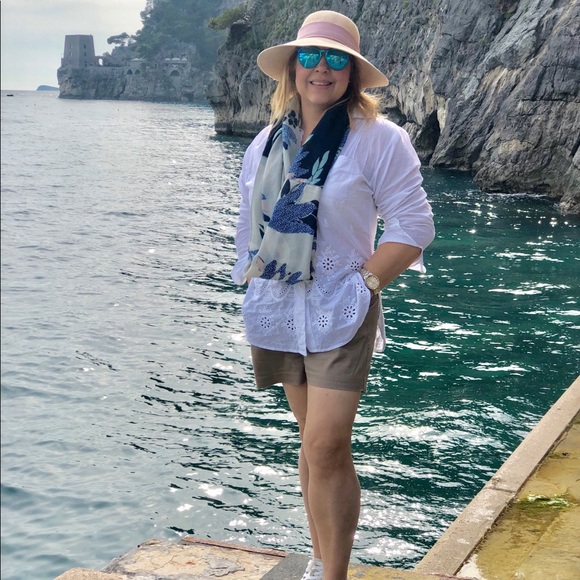 Meet your Posher, Cindy - Picture 3 of 3